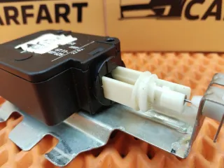 fsg500013 Актуатор лючка бензобака Land Rover Discovery 3 Арт 2-105687, вид 4