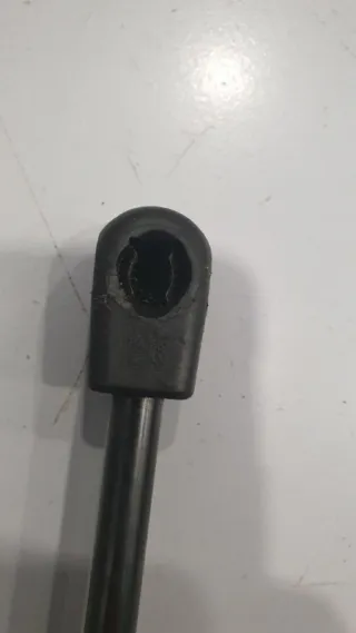 5C6827550A Амортизатор крышки багажника (3-5 двери) Volkswagen Jetta 5 Арт 2-243243, вид 3