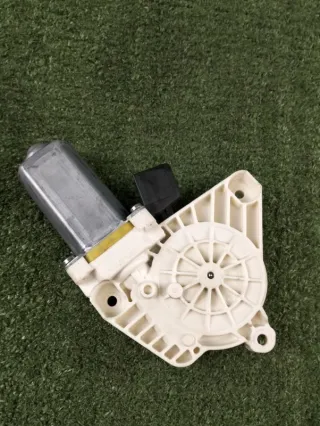 A0009066106 Моторчик стеклоподъемника Mercedes C W205 Арт 2-451887, вид 3