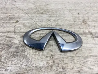 934911LA0A Эмблема крышки багажника Infiniti QX56 2 Арт 2-485449, вид 1
