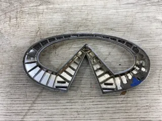 934911LA0A Эмблема крышки багажника Infiniti QX56 2 Арт 2-485449, вид 7