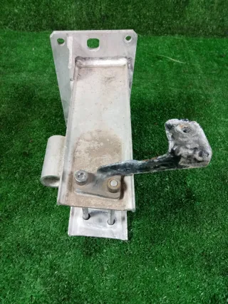 8K0807134D Кронштейн усилителя бампера переднего (домик) Audi A4 B8 Арт 2-552762, вид 1