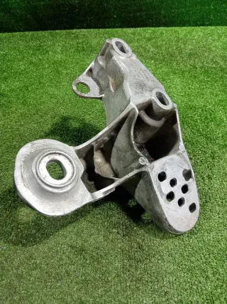 8E0199351M Кронштейн опоры двигателя Audi A4 B7 Арт 2-554051, вид 1