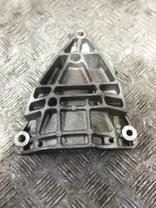 55577158 Кронштейн компрессора кондиционера Chevrolet Cruze J300 Арт 2-644777, вид 1