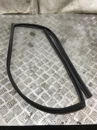 6814133090 Уплотнитель стекла Toyota Camry XV30 Арт 2-656938, вид 6