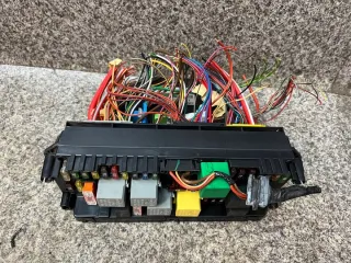 A2129008207 A2129016000 A2129024403 A2129020603 Блок предохранителей Mercedes C W204 Арт e12769619, вид 1