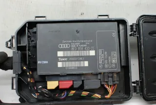 8E0959433CE Блок предохранителей Audi A4 B7 Арт e12768723, вид 1