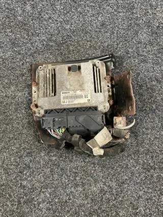 55570807 0281015767 Блок управления двигателем Opel Astra H Арт e12693176, вид 1