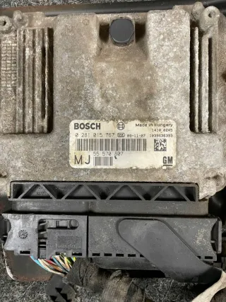 55570807 0281015767 Блок управления двигателем Opel Astra H Арт e12693176, вид 2