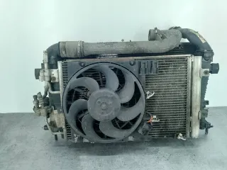 0130303975 13158655 52407504 Радиатор (основной) Opel Astra H Арт e12456347, вид 1