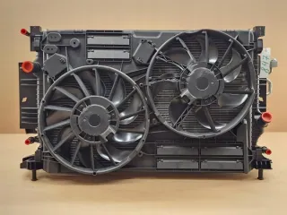 1857556 1920192 2237092 EJ738005AF EJ73-8005-AF EJ738005AG EJ73-8005-AG EJ738005AH EJ73-8005-AH EJ7Z8005C EJ7Z-8005-C EJ7Z8005B EJ7Z-8005-B Радиатор (основной) Ford C-max 2 Арт e11943851, вид 1