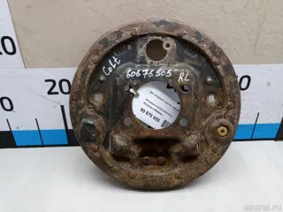 MR569925 Щит опорный задний левый Mitsubishi Colt 6 Арт E60676505
