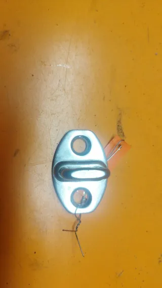 3C0837033C  Ответная часть (скоба) замка двери Volkswagen Passat B7 Арт 01018847, вид 1