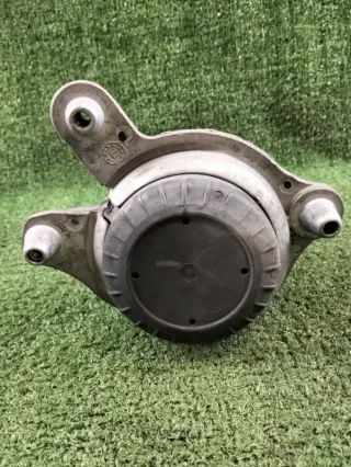A2052400200 Подушка крепления двигателя Mercedes C W205 Арт 2-671350, вид 3